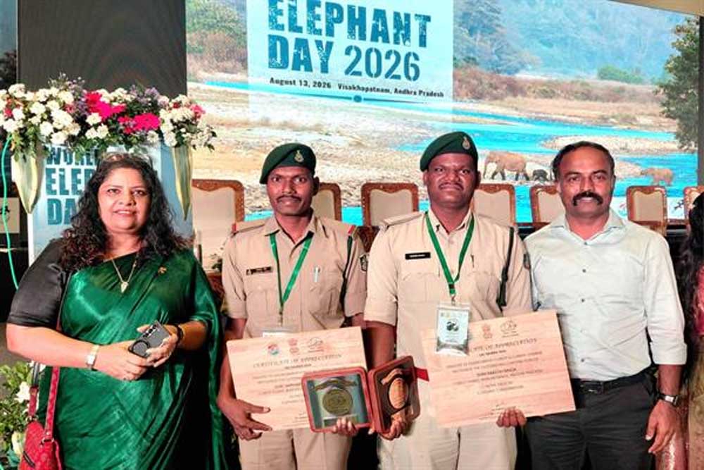 प्रदेश के वनरक्षकों को मिला ‘गज गौरव’ अवार्ड प्रदेश के वनरक्षकों को मिला ‘गज गौरव’ अवार्ड