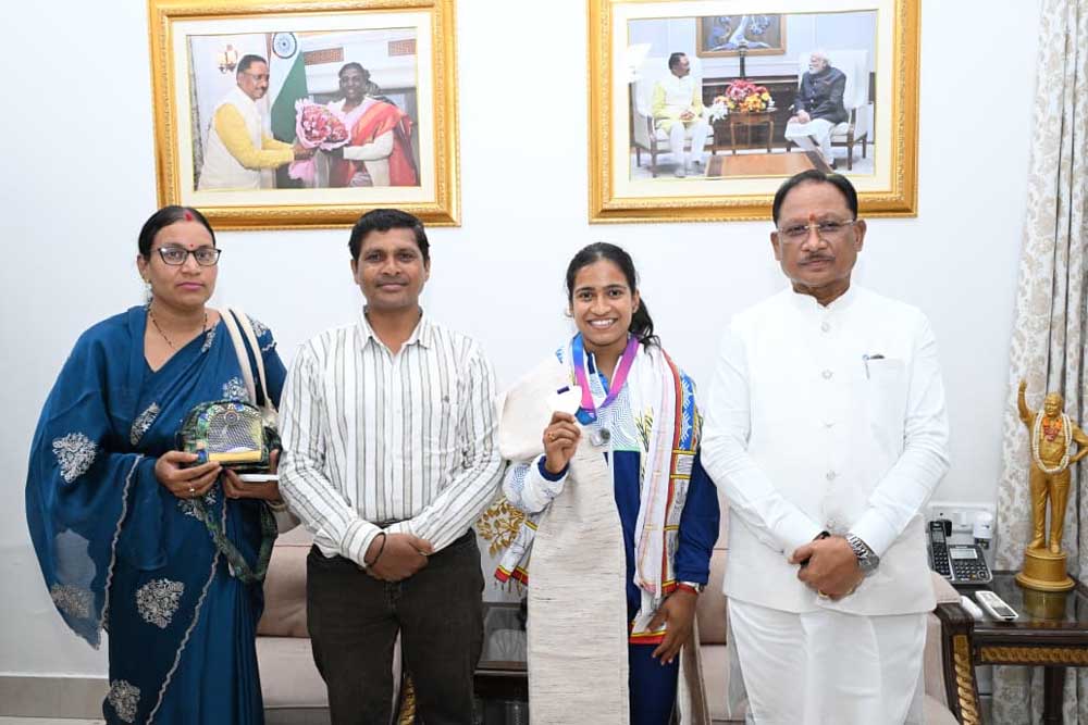 राष्ट्रमंडल खेलों की रजत पदक विजेता ज्ञानेश्वरी यादव का मुख्यमंत्री निवास में भव्य स्वागत राष्ट्रमंडल खेलों की रजत पदक विजेता ज्ञानेश्वरी यादव का मुख्यमंत्री निवास में भव्य स्वागत