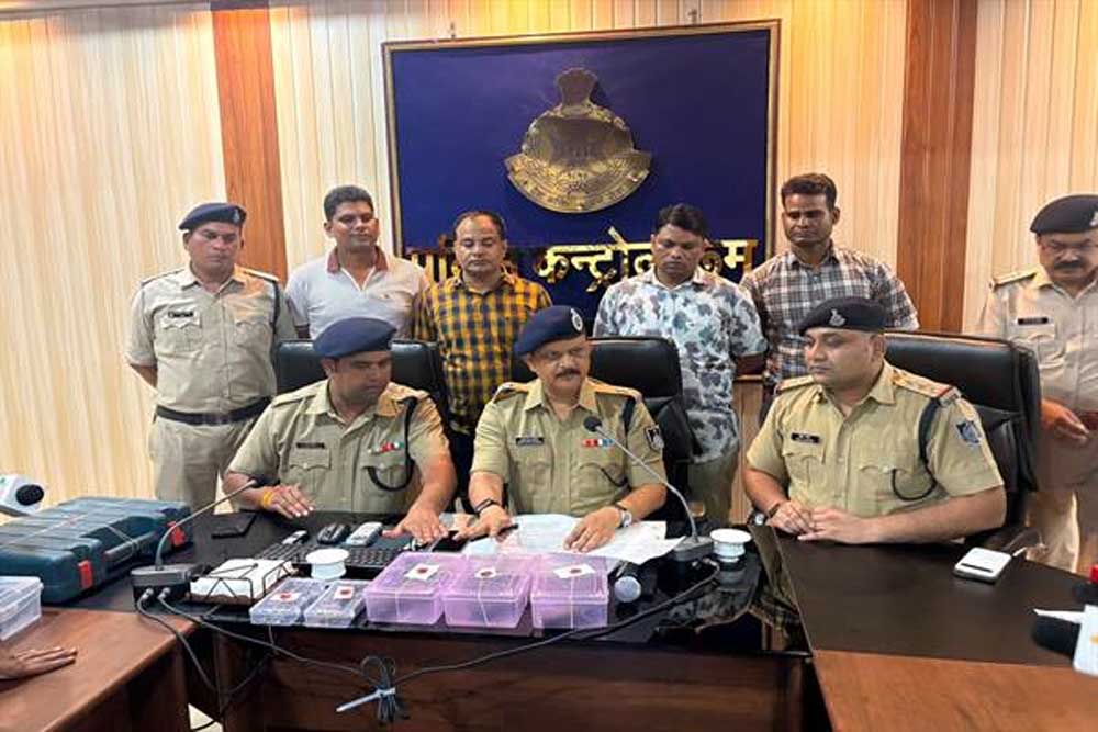 अवैध हथियारों के नेटवर्क पर मध्यप्रदेश पुलिस का करारा प्रहार — विगत 5 दिनों में 31 अवैध हथियार जब्त, 10 आरोपी गिरफ्तार अवैध हथियारों के नेटवर्क पर मध्यप्रदेश पुलिस का करारा प्रहार — विगत 5 दिनों में 31 अवैध हथियार जब्त, 10 आरोपी गिरफ्तार