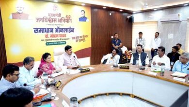 मुख्यमंत्री डॉ. यादव ने जन विश्वास अभियान में नागरिकों से किया संवाद मुख्यमंत्री डॉ. यादव ने जन विश्वास अभियान में नागरिकों से किया संवाद