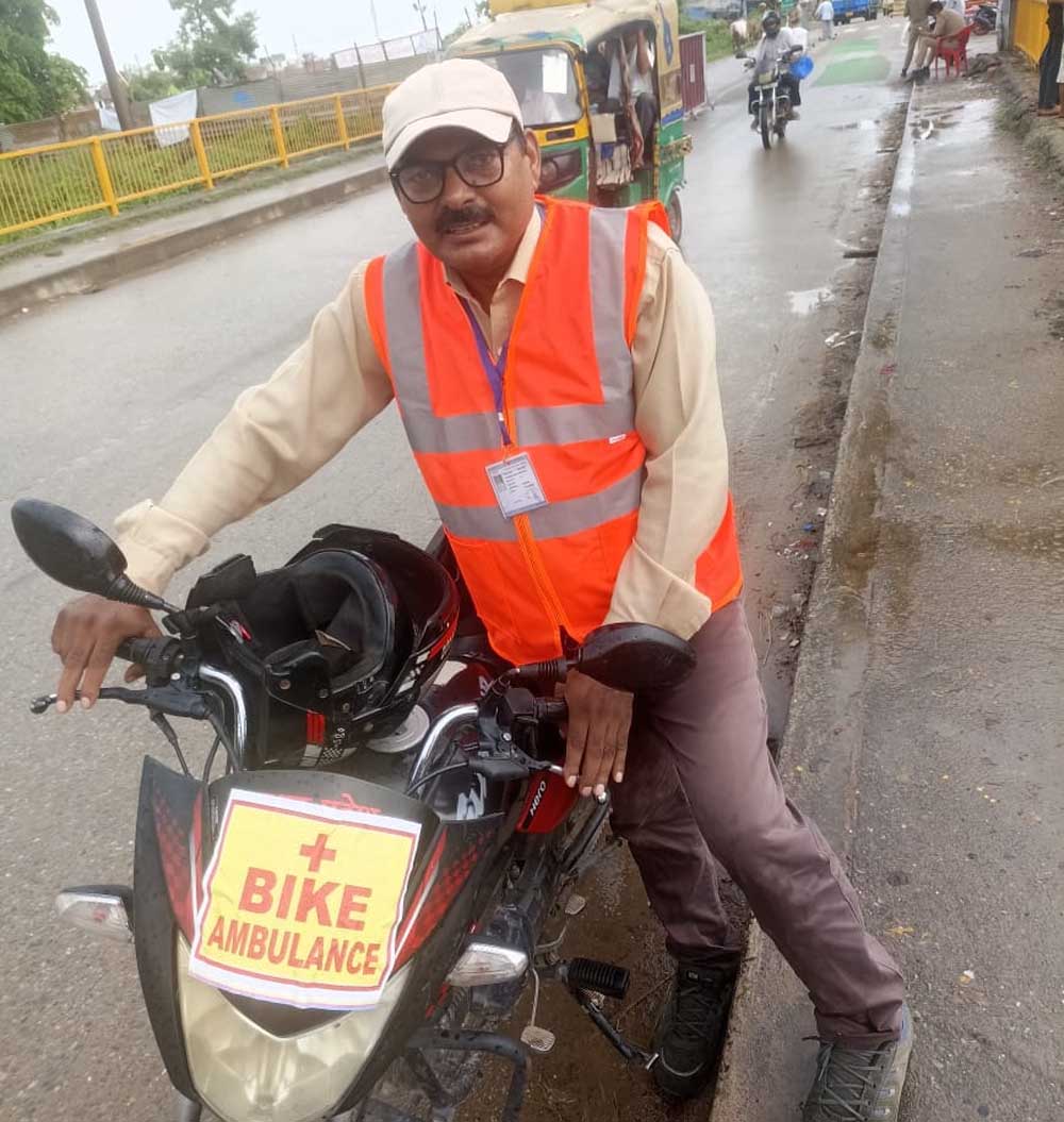 कांवड़ मार्गों पर दौड़ रहीं बाइक एंबुलेंस, मिनटों में मिल रहा उपचार कांवड़ मार्गों पर दौड़ रहीं बाइक एंबुलेंस, मिनटों में मिल रहा उपचार