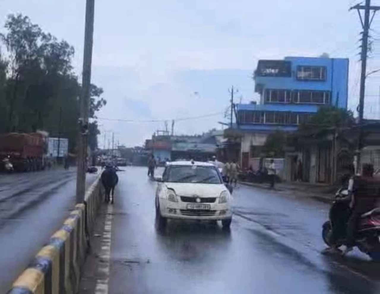 शहर की सड़कों पर मौत बन दौड़ी कार, कई लोगों को रौंदकर चालक फरार, कानून व्यवस्था पर उठे सवाल शहर की सड़कों पर मौत बन दौड़ी कार, कई लोगों को रौंदकर चालक फरार, कानून व्यवस्था पर उठे सवाल