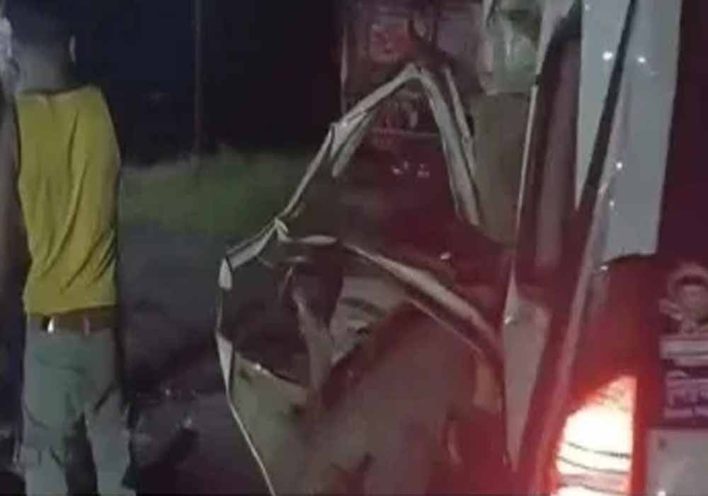 नागपुर-बैतूल हाईवे पर भीषण हादसा, ट्रक में घुसी कार; 3 की मौत, 6 नागपुर रेफर