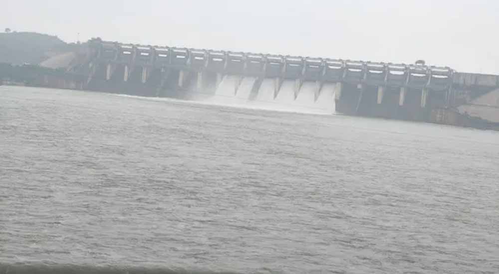 शहडोल में बाणसागर बांध के 8 गेट खुले, जलस्तर खतरे के निशान तक पहुंचा शहडोल में बाणसागर बांध के 8 गेट खुले, जलस्तर खतरे के निशान तक पहुंचा