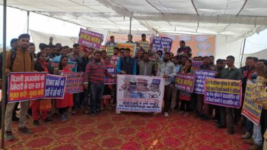 भोपाल में बिजली विभाग के हजारों आउटसोर्स कर्मचारियों का प्रदर्शन, संविदा दर्जा और ₹50 लाख बीमे की मांग