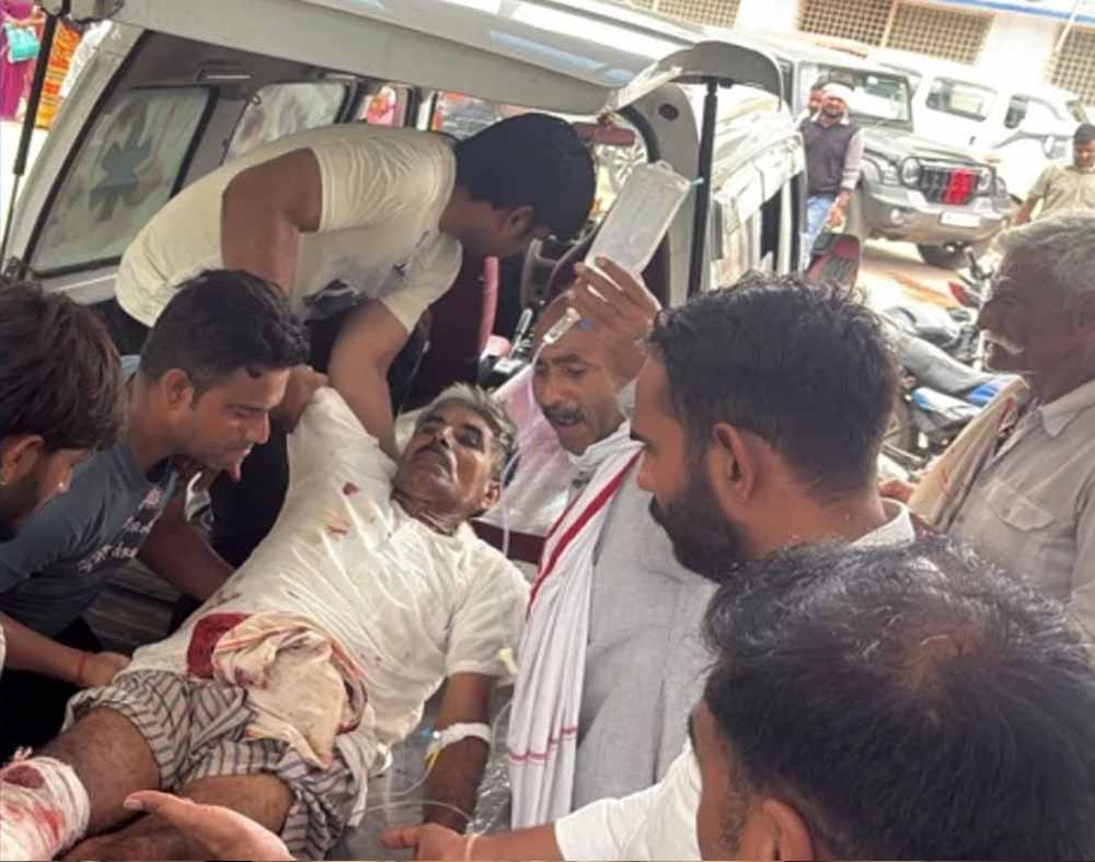 मुरैना में परिवार के दो पक्षों में खूनी संघर्ष, अंधाधुंध फायरिंग में 2 सगे भाइयों की मौत मुरैना में परिवार के दो पक्षों में खूनी संघर्ष, अंधाधुंध फायरिंग में 2 सगे भाइयों की मौत