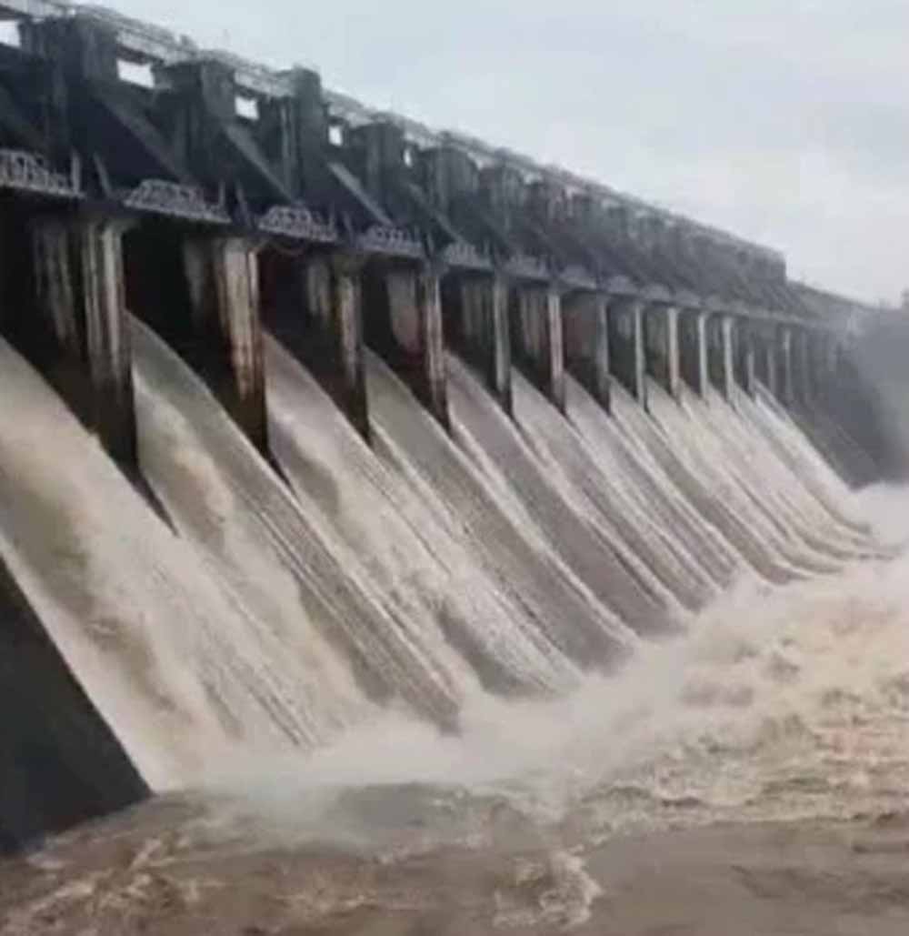 Jabalpur में उफान पर नर्मदा, बरगी बांध के 13 गेट खोले गए Jabalpur में उफान पर नर्मदा, बरगी बांध के 13 गेट खोले गए