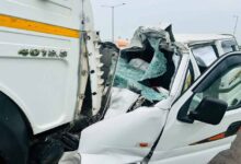 धार में दर्दनाक सड़क हादसा, गुजरात के युवकों की वैन को ट्रॉले ने मारी टक्कर; 6 की मौत