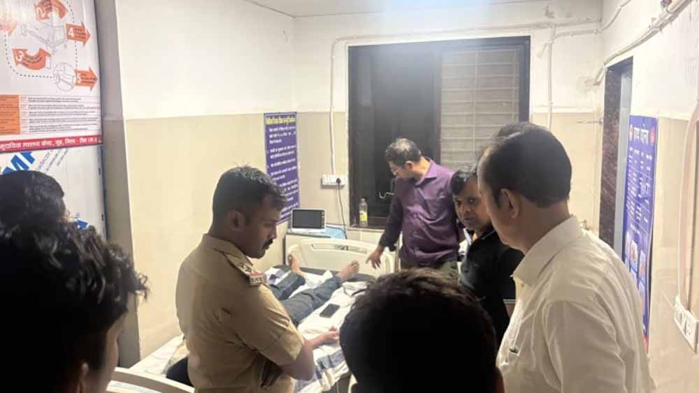 रीवा में 88 घंटे से भूखा बैठा था युवक, आधी रात कलेक्टर के आश्वासन पर टूटा गतिरोध रीवा में 88 घंटे से भूखा बैठा था युवक, आधी रात कलेक्टर के आश्वासन पर टूटा गतिरोध
