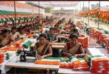 आजादी के रंग से संवर रही 30 हजार महिलाओं की जिंदगी, हर घर के लिए बना रहीं तिरंगा
