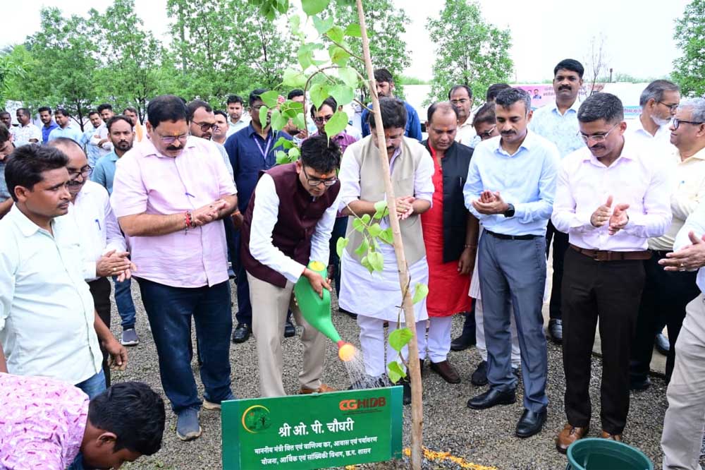 नवा रायपुर को देश की अग्रणी ग्रीनफील्ड सिटी के रूप में विकसित करने पर जोर : आवास एवं पर्यावरण मंत्री  ओ.पी. चौधरी