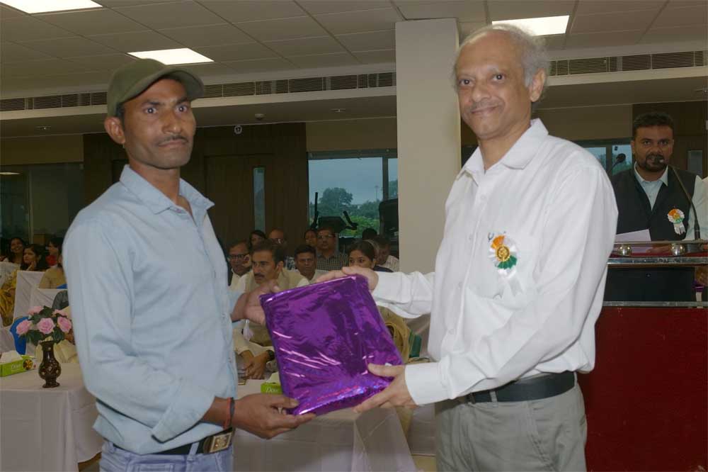 एमबी पावर परिसर में गूंजा राष्ट्रप्रेम, शान से लहराया तिरंगा एमबी पावर परिसर में गूंजा राष्ट्रप्रेम, शान से लहराया तिरंगा