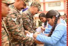 सेना के सम्मान में राखी का धागा, नवा रायपुर के पोस्टकार्ड पर विद्यार्थियों ने लिखे भावपूर्ण संदेश