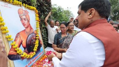 मुख्यमंत्री डॉ. यादव ने वीरांगना रानी अवंती बाई लोधी की प्रतिमा पर अर्पित की पुष्पांजलि