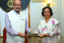 राज्यपाल  डेका को लोक सेवा आयोग की अध्यक्ष सु शांडिल्य ने वार्षिक प्रतिवेदन सौंपा