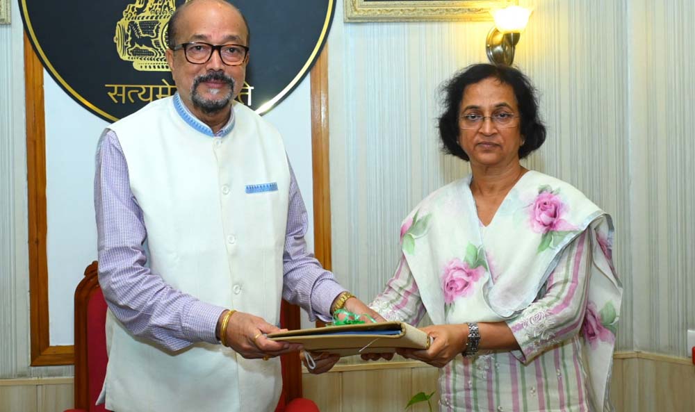 राज्यपाल डेका को लोक सेवा आयोग की अध्यक्ष सु शांडिल्य ने वार्षिक प्रतिवेदन सौंपा राज्यपाल डेका को लोक सेवा आयोग की अध्यक्ष सु शांडिल्य ने वार्षिक प्रतिवेदन सौंपा