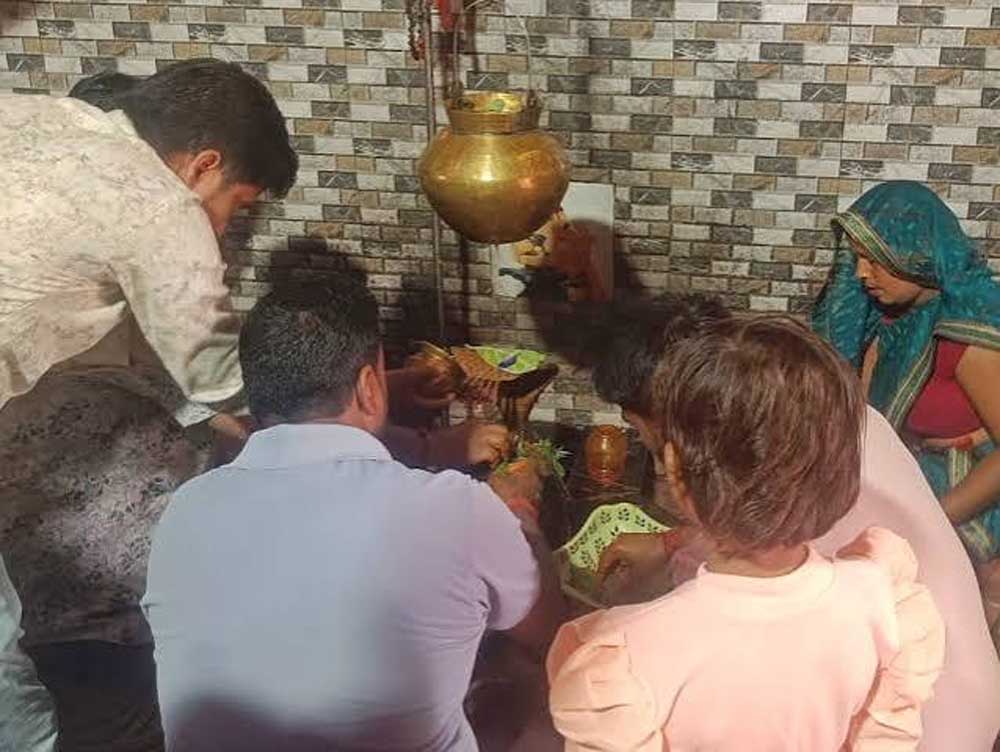 हर-हर महादेव के जयघोष से गूंजे शिवालय, बारिश में भी भक्ति की बयार हर-हर महादेव के जयघोष से गूंजे शिवालय, बारिश में भी भक्ति की बयार