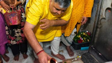 श्रावण के प्रथम सोमवार पर कैबिनेट मंत्री  राजेश अग्रवाल ने लखनपुर शिव मंदिर में विधि-विधान से किया जलाभिषेक,  प्रदेशवासियों के सुख, शांति, समृद्धि और खुशहाली की कामना