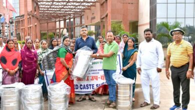 अनुसूचित जाति उपयोजना के तहत किसानों को स्टोरेज बिन वितरित