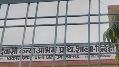 रोक के बाद भी शिक्षिका का संलग्नीकरण बरकरार