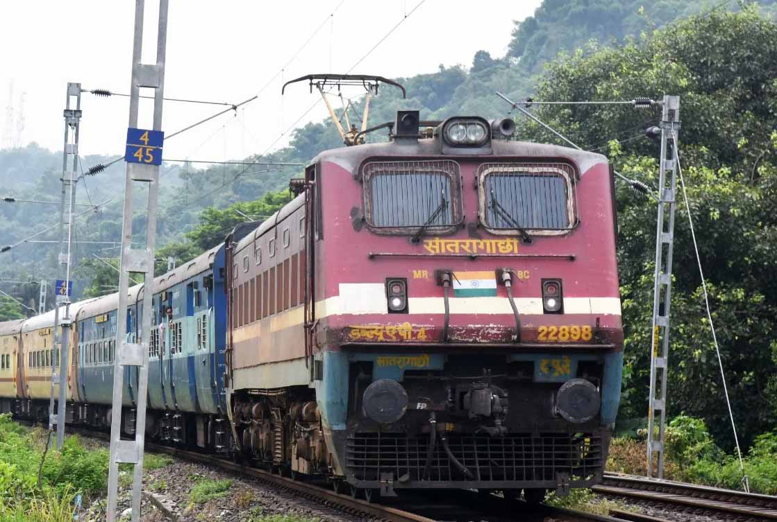 खंडवा को बड़ी रेल सौगात, पुणे-जबलपुर साप्ताहिक ट्रेन के ठहराव को मिली मंजूरी खंडवा को बड़ी रेल सौगात, पुणे-जबलपुर साप्ताहिक ट्रेन के ठहराव को मिली मंजूरी