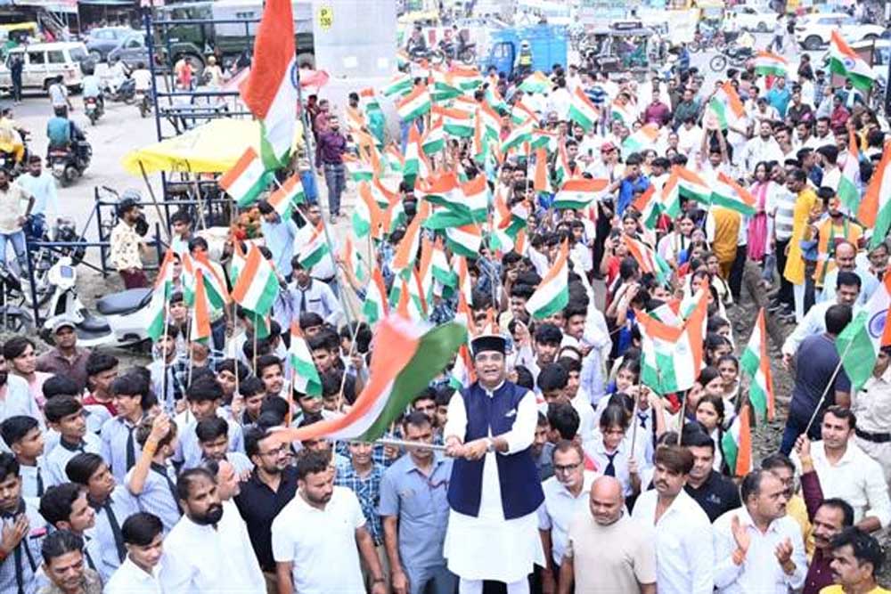 तिरंगे के साथ देशभक्ति का संदेश, विभाजन की पीड़ा को भी किया नमन तिरंगे के साथ देशभक्ति का संदेश, विभाजन की पीड़ा को भी किया नमन