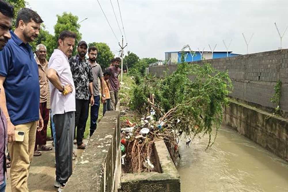 उप मुख्यमंत्री ने जलमग्न क्षेत्रों का दौरा कर स्थिति का लिया जायजा उप मुख्यमंत्री ने जलमग्न क्षेत्रों का दौरा कर स्थिति का लिया जायजा