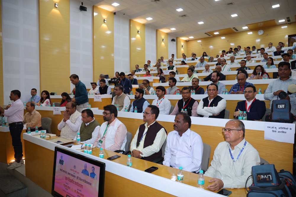 राष्ट्रीय शिक्षा नीति अहम, सीएम डॉ. मोहन बोले- इसके जरिये नैतिक मूल्यों से जुड़ रहे युवा राष्ट्रीय शिक्षा नीति अहम, सीएम डॉ. मोहन बोले- इसके जरिये नैतिक मूल्यों से जुड़ रहे युवा
