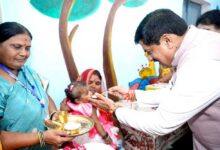 मुख्यमंत्री डॉ. यादव ने टीकमगढ़ में आंगनवाड़ी केन्द्र और जिला अस्पताल का किया निरीक्षण