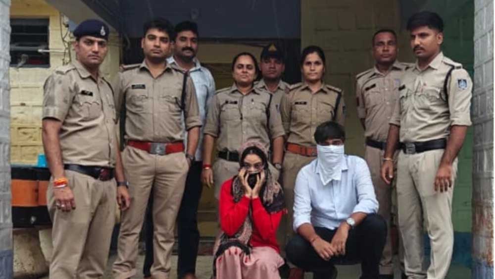 भारत सरकार’ की इनोवा, नकली CBI कार्ड और 9.8 लाख की ठगी; फर्जी IAS तृप्ति के भोपाल ठिकानों पर छापा भारत सरकार’ की इनोवा, नकली CBI कार्ड और 9.8 लाख की ठगी; फर्जी IAS तृप्ति के भोपाल ठिकानों पर छापा