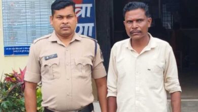 फॉरेस्ट-होमगार्ड में नौकरी का झांसा, वर्दी दिखाकर लाखों की ठगी करने वाला हिस्ट्रीशीटर गिरफ्तार फॉरेस्ट-होमगार्ड में नौकरी का झांसा, वर्दी दिखाकर लाखों की ठगी करने वाला हिस्ट्रीशीटर गिरफ्तार