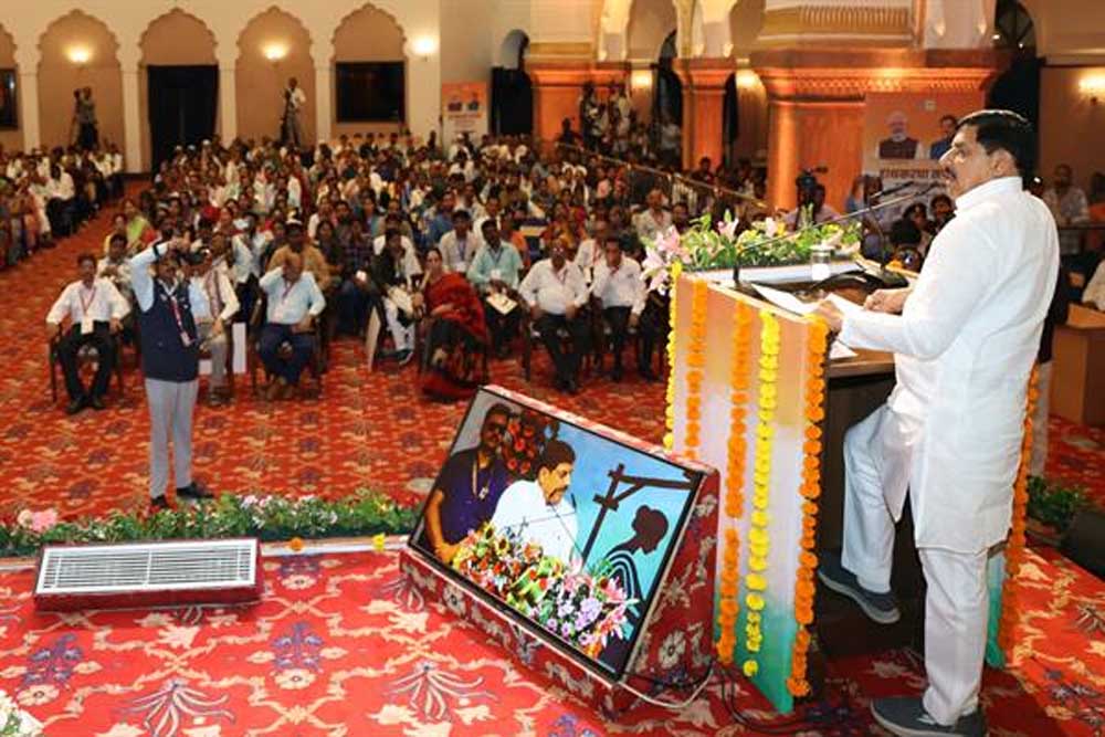 कुटीर एवं ग्रामोद्योग उत्पादों की ग्लोबल मार्केटिंग के करेंगे समस्त प्रयास : मुख्यमंत्री डॉ. यादव कुटीर एवं ग्रामोद्योग उत्पादों की ग्लोबल मार्केटिंग के करेंगे समस्त प्रयास : मुख्यमंत्री डॉ. यादव