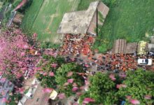 कांवड़ियों पर हेलीकॉप्टर से पुष्पवर्षा, गूंजा हर-हर महादेव का जयघोष