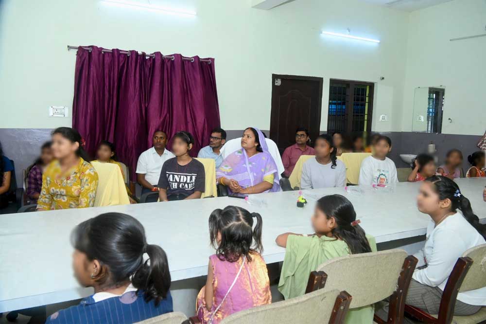 मंत्री  लक्ष्मी राजवाड़े ने बालिका गृह की बेटियों के साथ सुनी ‘मन की बात’ ’