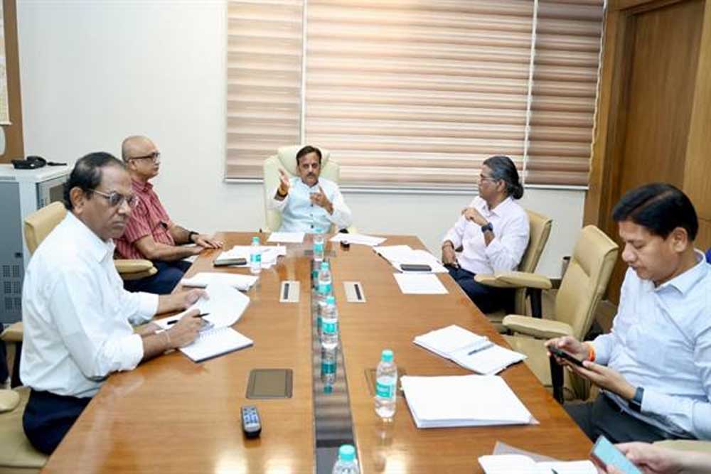 बालाघाट में चिकित्सकीय एवं सहायक चिकित्सकीय मैनपावर सर्वोच्च प्राथमिकता से सुदृढ़ करें : उप मुख्यमंत्री  शुक्ल