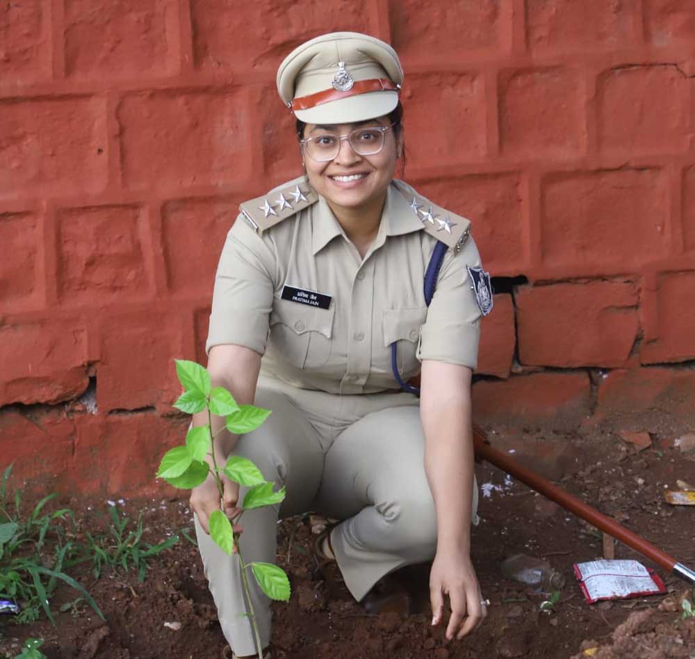 7वीं वाहिनी विसबल भोपाल द्वारा लाल परेड ग्राउंड में 300 पौधों का रोपण 7वीं वाहिनी विसबल भोपाल द्वारा लाल परेड ग्राउंड में 300 पौधों का रोपण