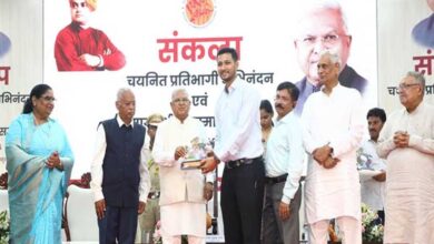 चयनित अधिकारी पद का नहीं, अपने संस्कारों का परिचय दें : राज्यपाल  पटेल