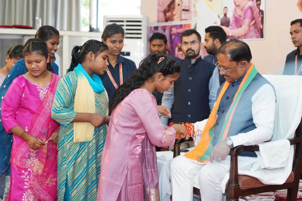 महतारी के आशीष से, राखी के विश्वास से मुख्यमंत्री विष्णु देव साय के नेतृत्व में महिलाओं के सम्मान, स्वावलंबन और आर्थिक सशक्तिकरण की दिशा में निरंतर पहल महतारी के आशीष से, राखी के विश्वास से मुख्यमंत्री विष्णु देव साय के नेतृत्व में महिलाओं के सम्मान, स्वावलंबन और आर्थिक सशक्तिकरण की दिशा में निरंतर पहल