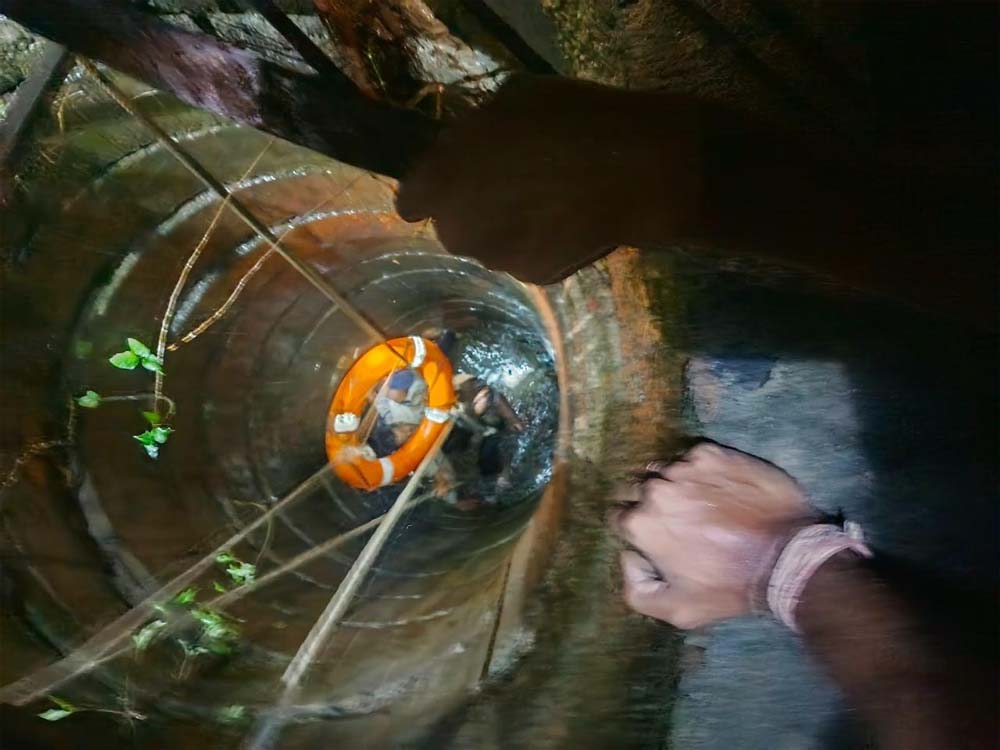 सीहोर के डायल-112 हीरोज कुएँ में गिरे व्यक्ति को सुरक्षित बाहर निकालकर परिजनों के सुपुर्द किया सीहोर के डायल-112 हीरोज कुएँ में गिरे व्यक्ति को सुरक्षित बाहर निकालकर परिजनों के सुपुर्द किया