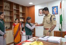 छात्राओं ने तिलक लगाकर राखी बांधी, एसपी ने सुरक्षा के साथ शिक्षा और आत्मविश्वास का दिया संदेश