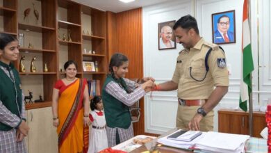 छात्राओं ने तिलक लगाकर राखी बांधी, एसपी ने सुरक्षा के साथ शिक्षा और आत्मविश्वास का दिया संदेश