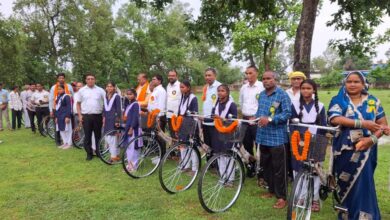 सरस्वती साइकिल योजना के तहत 37 छात्राओं को मिली निःशुल्क साइकिलें