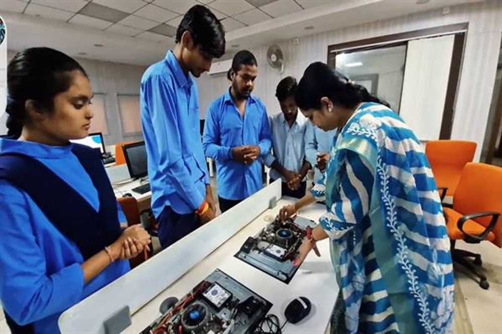 राष्ट्रीय शिक्षक पुरस्कार-2026 के लिए मध्यप्रदेश के दो व्यावसायिक प्रशिक्षण अधिकारियों का चयन राष्ट्रीय शिक्षक पुरस्कार-2026 के लिए मध्यप्रदेश के दो व्यावसायिक प्रशिक्षण अधिकारियों का चयन