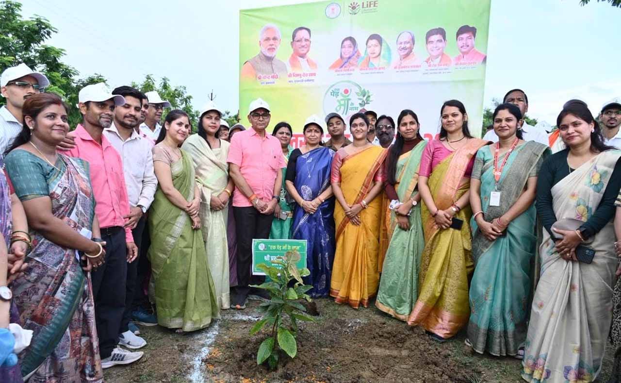 ’एक पेड़ मां के नाम’ केवल संदेश नहीं, देशव्यापी महाअभियान: राजस्व मंत्री टंक राम वर्मा ’एक पेड़ मां के नाम’ केवल संदेश नहीं, देशव्यापी महाअभियान: राजस्व मंत्री टंक राम वर्मा