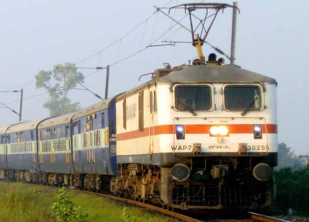 खुशखबरी! चित्रकूट से प्रतापगढ़ और लखनऊ की सीधी ट्रेन सेवा, कानपुर में ट्रेन बदलने की झंझट खत्म खुशखबरी! चित्रकूट से प्रतापगढ़ और लखनऊ की सीधी ट्रेन सेवा, कानपुर में ट्रेन बदलने की झंझट खत्म