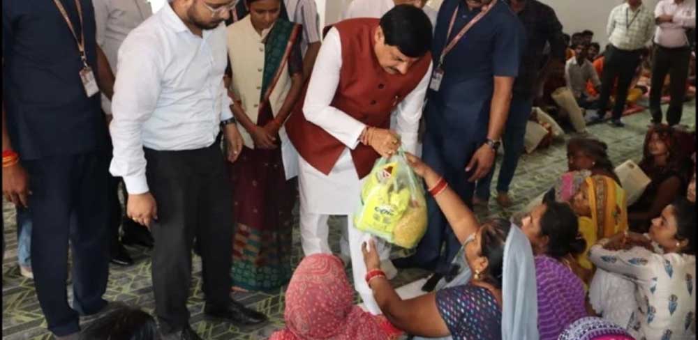 चित्रकूट में बाढ़ से भारी नुकसान, CM मोहन यादव ने लिया जायजा; अफसरों को 3 दिन रुकने को कहा चित्रकूट में बाढ़ से भारी नुकसान, CM मोहन यादव ने लिया जायजा; अफसरों को 3 दिन रुकने को कहा