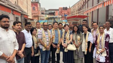 यामानाशी के गवर्नर ने जापानी प्रतिनिधिमंडल के साथ किए बाबा विश्वनाथ के दर्शन