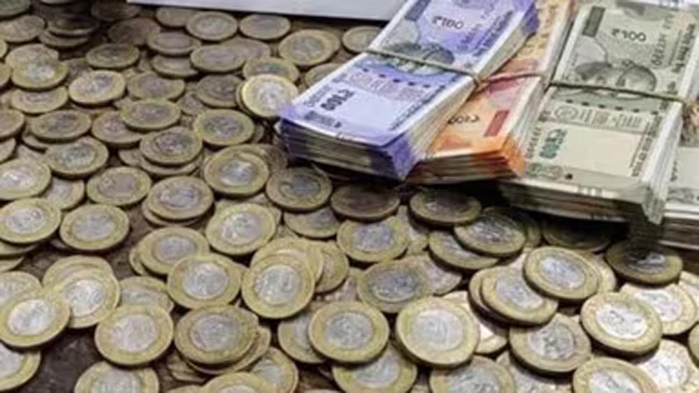 सहारनपुर में नकली सिक्कों की फैक्ट्री का बड़ा खुलासा, 6 मशीनें और 59 डाई बरामद; अब सप्लायरों की तलाश सहारनपुर में नकली सिक्कों की फैक्ट्री का बड़ा खुलासा, 6 मशीनें और 59 डाई बरामद; अब सप्लायरों की तलाश