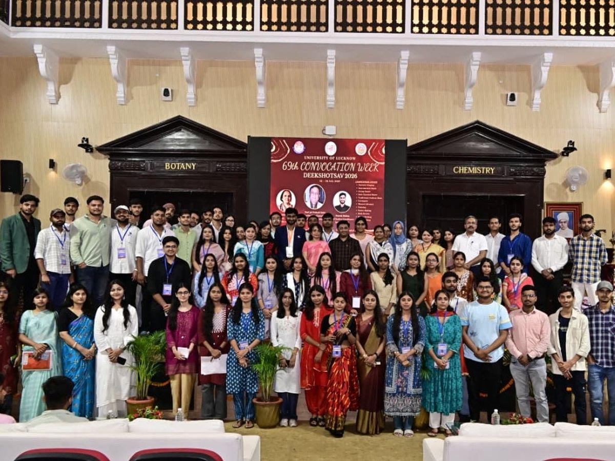 इलाहाबाद विश्वविद्यालय के कवि सम्मेलन से लखनऊ विवि की वॉल पेंटिंग तक, कई शहरों में पहुंचा अभियान इलाहाबाद विश्वविद्यालय के कवि सम्मेलन से लखनऊ विवि की वॉल पेंटिंग तक, कई शहरों में पहुंचा अभियान