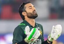 मोहम्मद रिजवान की जर्सी पर टेप वाली फोटो वायरल, सट्टेबाजी जांच के बीच दोहरे व्यवहार के आरोप